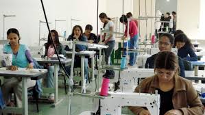 Especialização de costureiras.